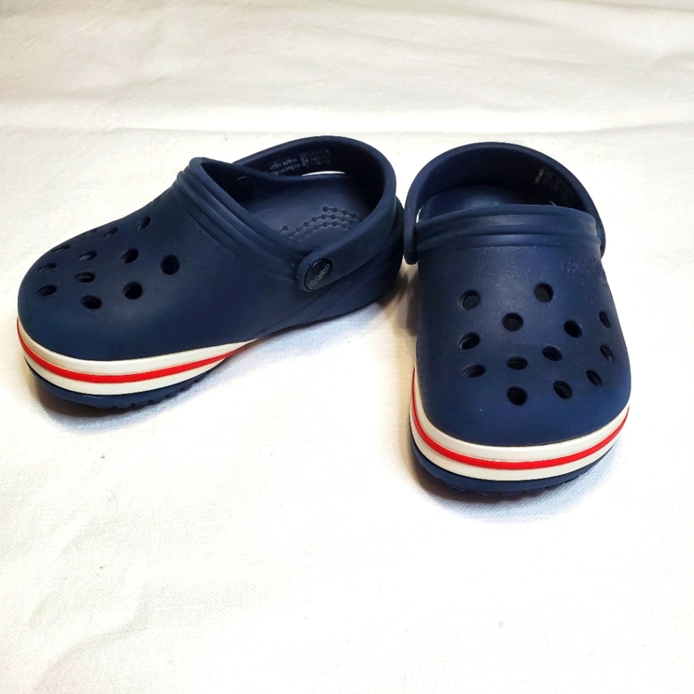 Crocs size 7 toddler
